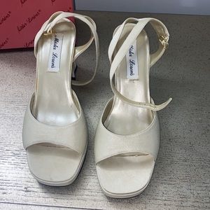Mister Loren’s Lilly ivory kitten heels 8.5M
